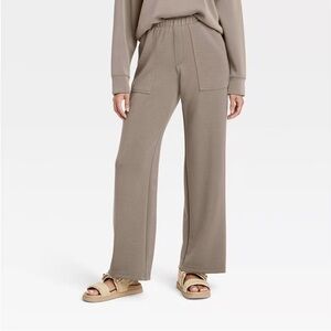 NWT! Mid-Rise Sandwash Pull-On Knit Leisure Utility Pants Size L